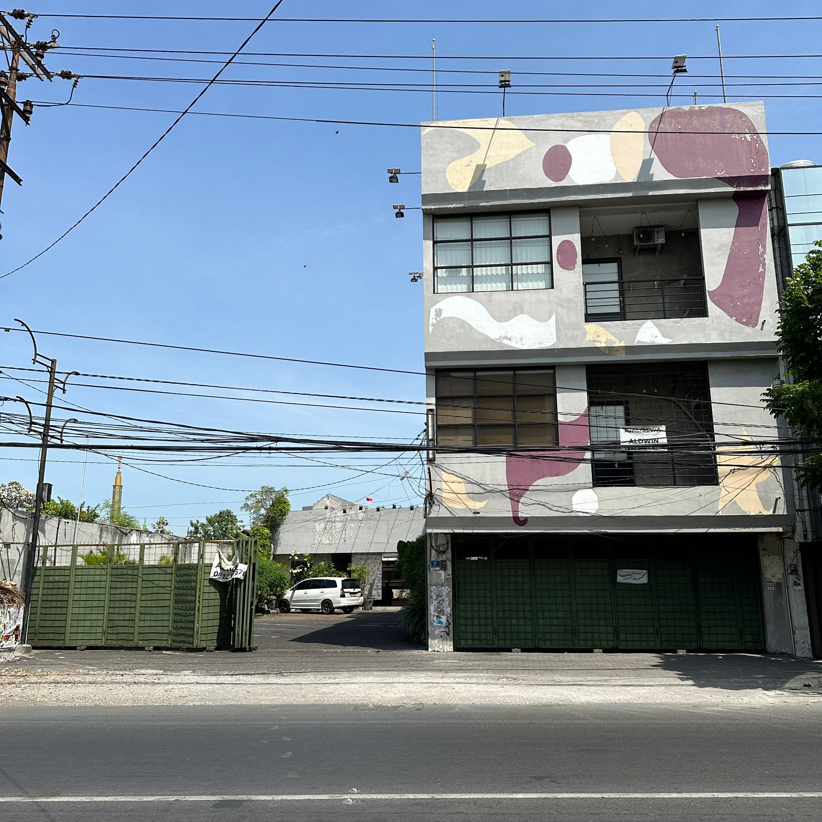 Gedung 4 Lantai + Bekas Cafe/Resto - Dealkan