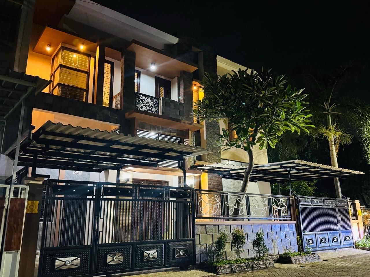 Dijual Rumah 2 lantai Ketintang - Dealkan