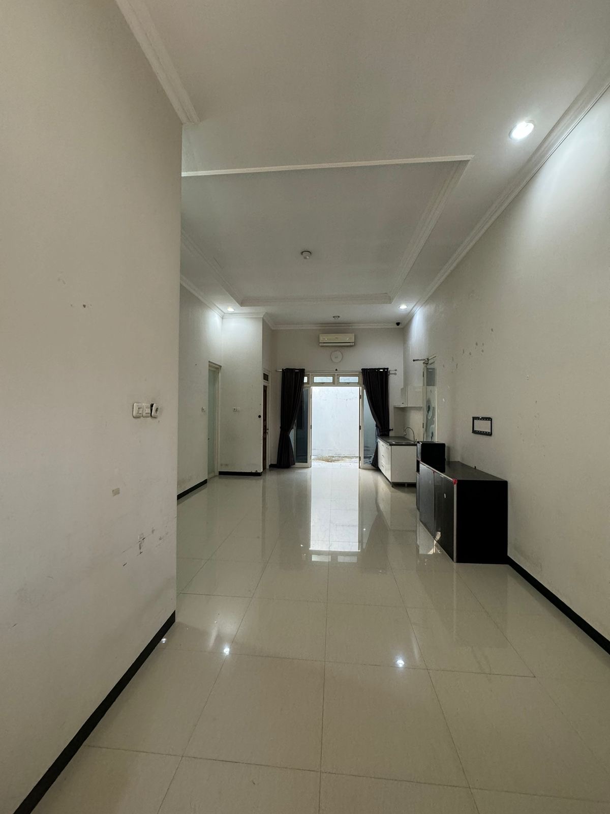 Rumah Manyar Tirtoyoso dijual siap huni - Dealkan