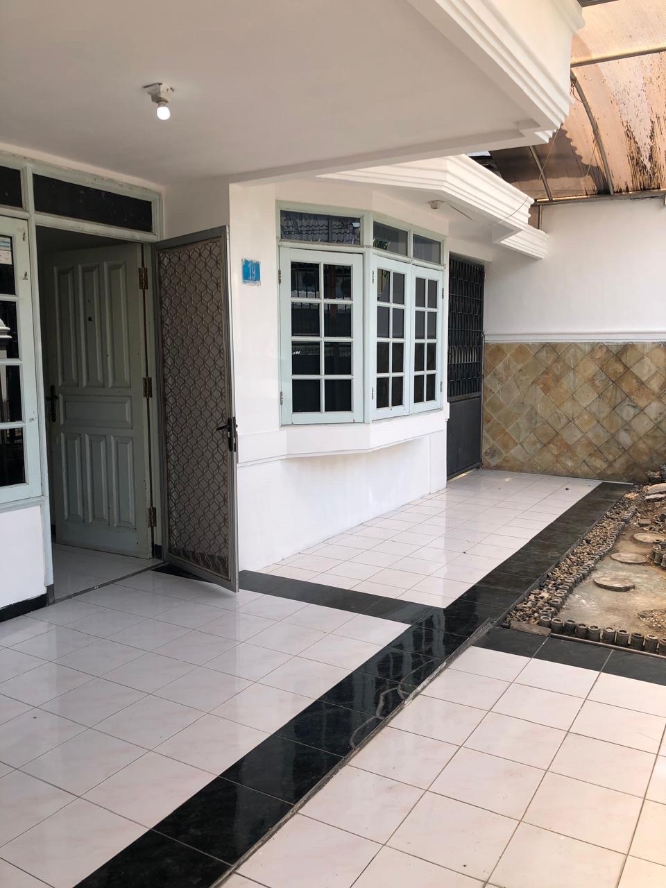 Rumah 1 lantai  Manyar dijual siap huni - Dealkan