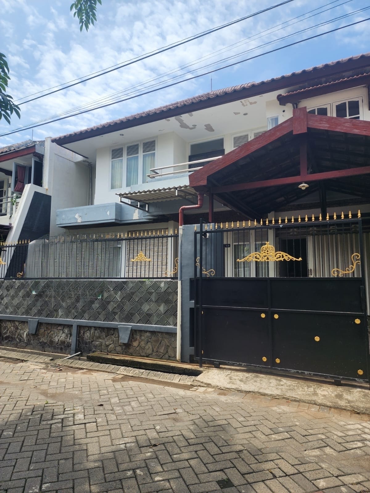 Rumah Bulu jaya 5 Menit dari Pakuwon Mall Dijual - Dealkan