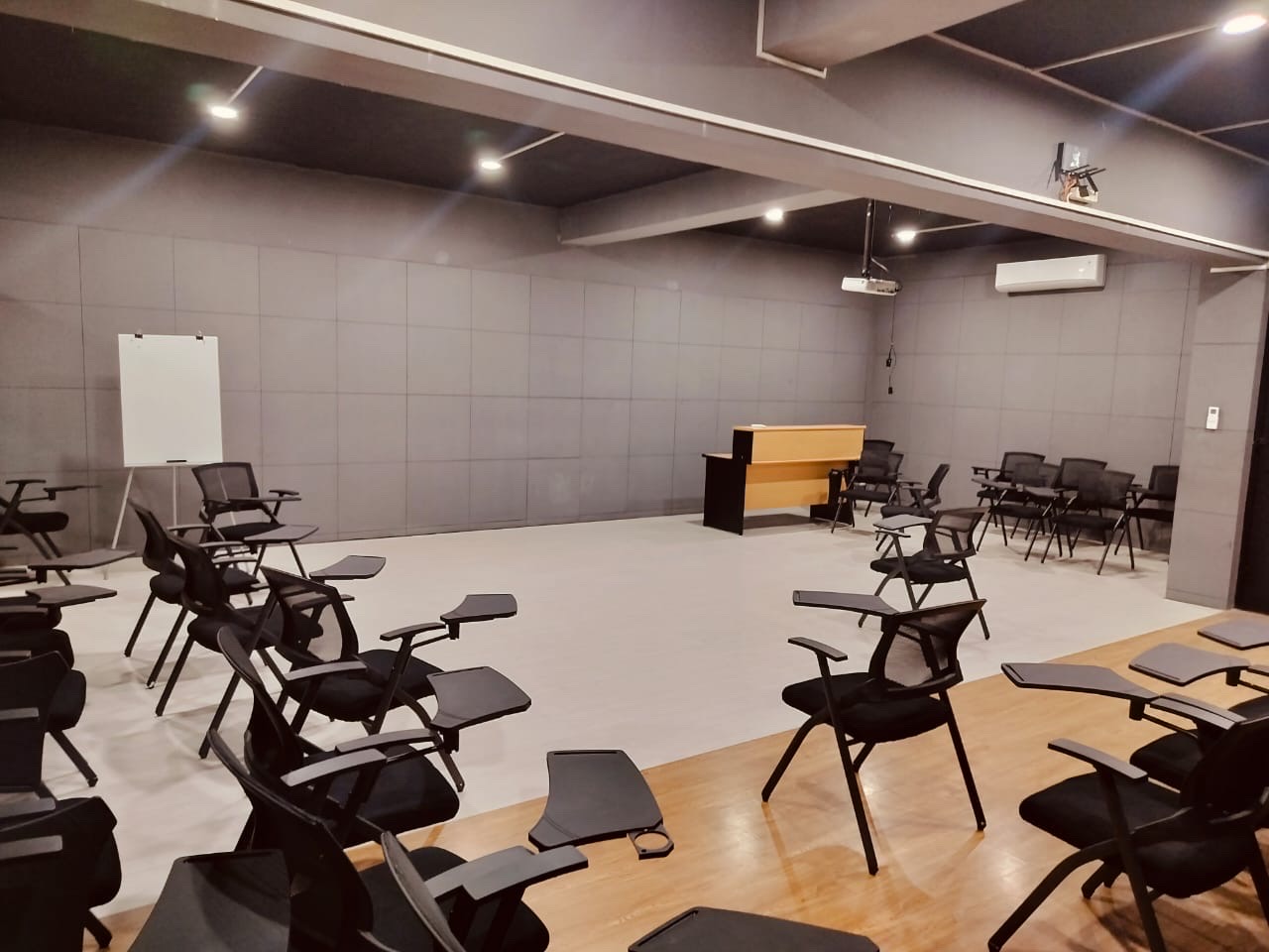 Gubeng Ruko Nol jalan Disewakan siap huni cocok untuk kantor - Dealkan