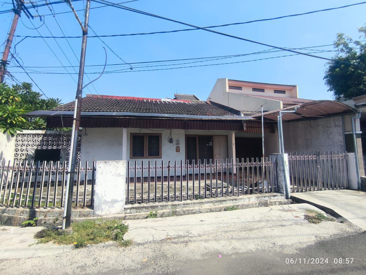 Rumah di Kutisari Indah Selatan III - ROW 4 sd 5 Mobil - Dealkan
