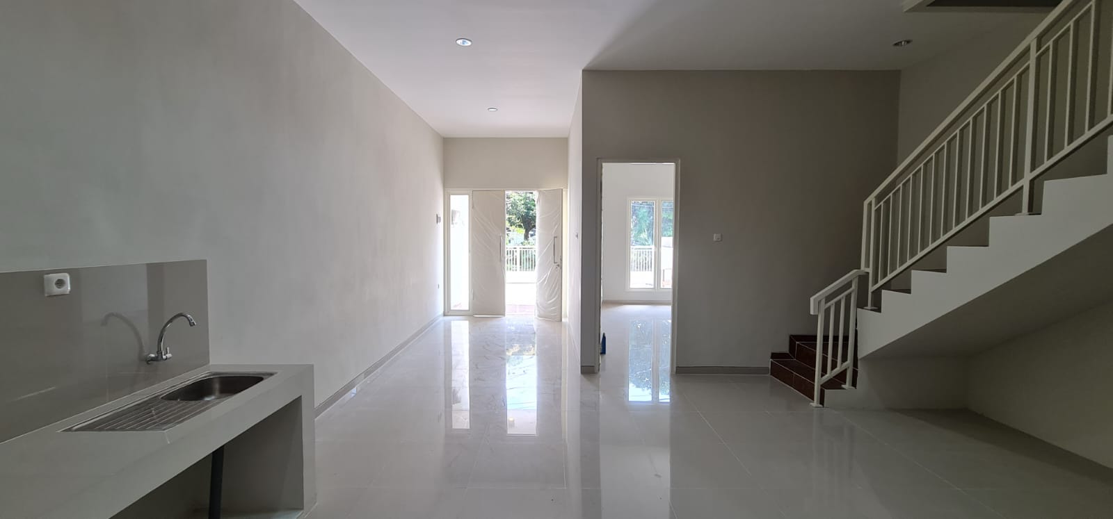 Rumah Modern Kutisari Indah - Dealkan