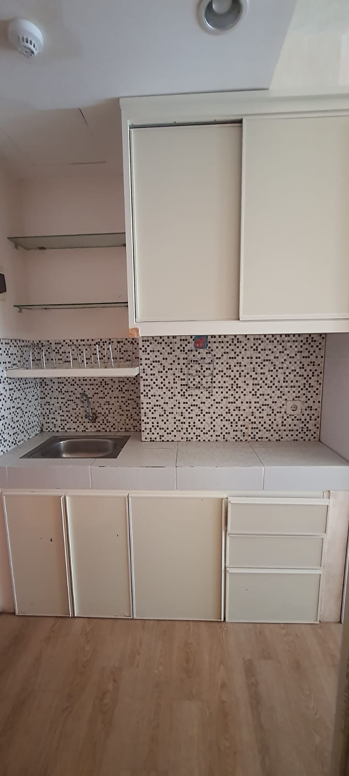 Apartement Puncak Dharmahusada dijual, FULL FURNISHED 200jt - Dealkan