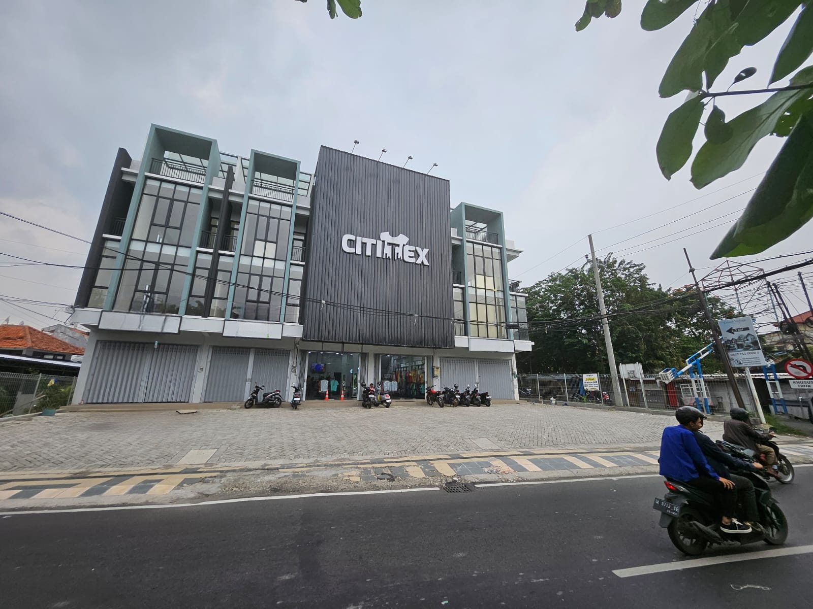 Wiyung - Main Road - Ruko Jalan Utama Besar Harga NEGO Keras - Dealkan