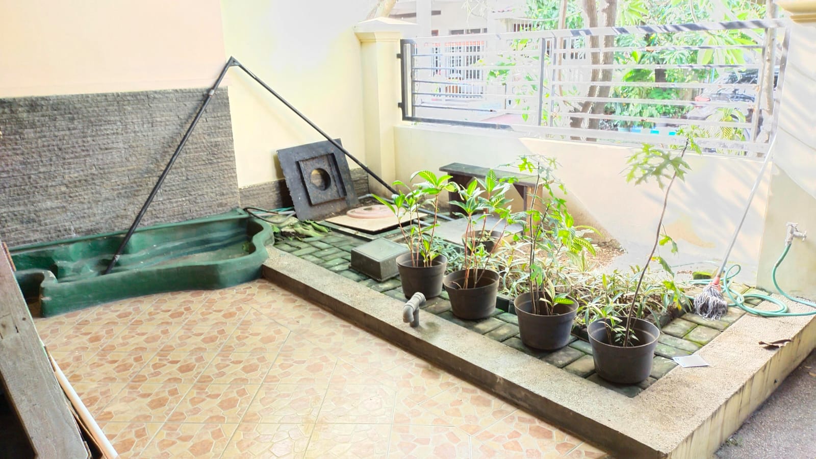 Rumah di Kutisari Indah Barat - Dealkan