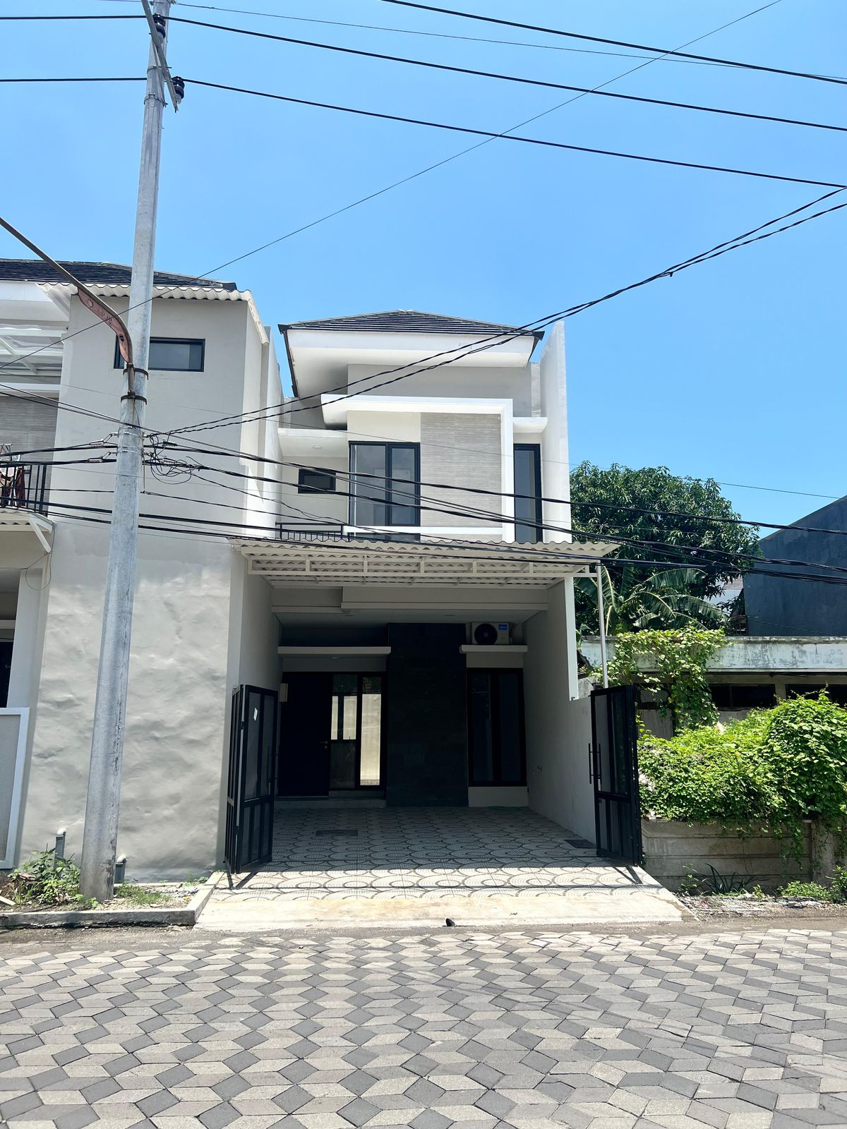 Kutisari Indah - Dijual Rumah Baru SHM banyak BONUS (Deket Petra dan UBAYA) - Dealkan