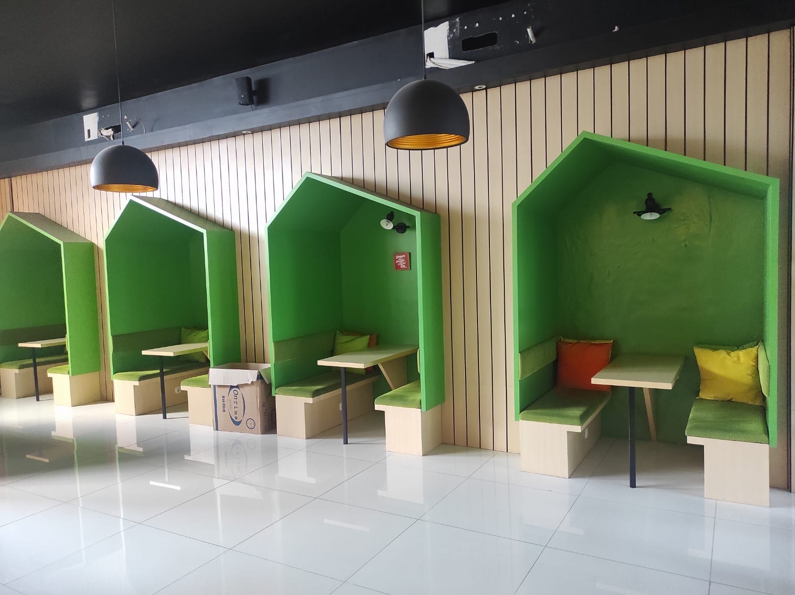 gedung kantor ambengan lantai 1 disewakan - Dealkan