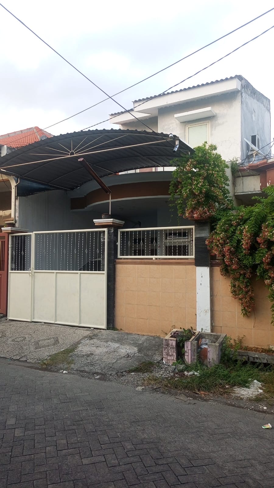 Rumah Semampir Barat dijual siap huni - Dealkan