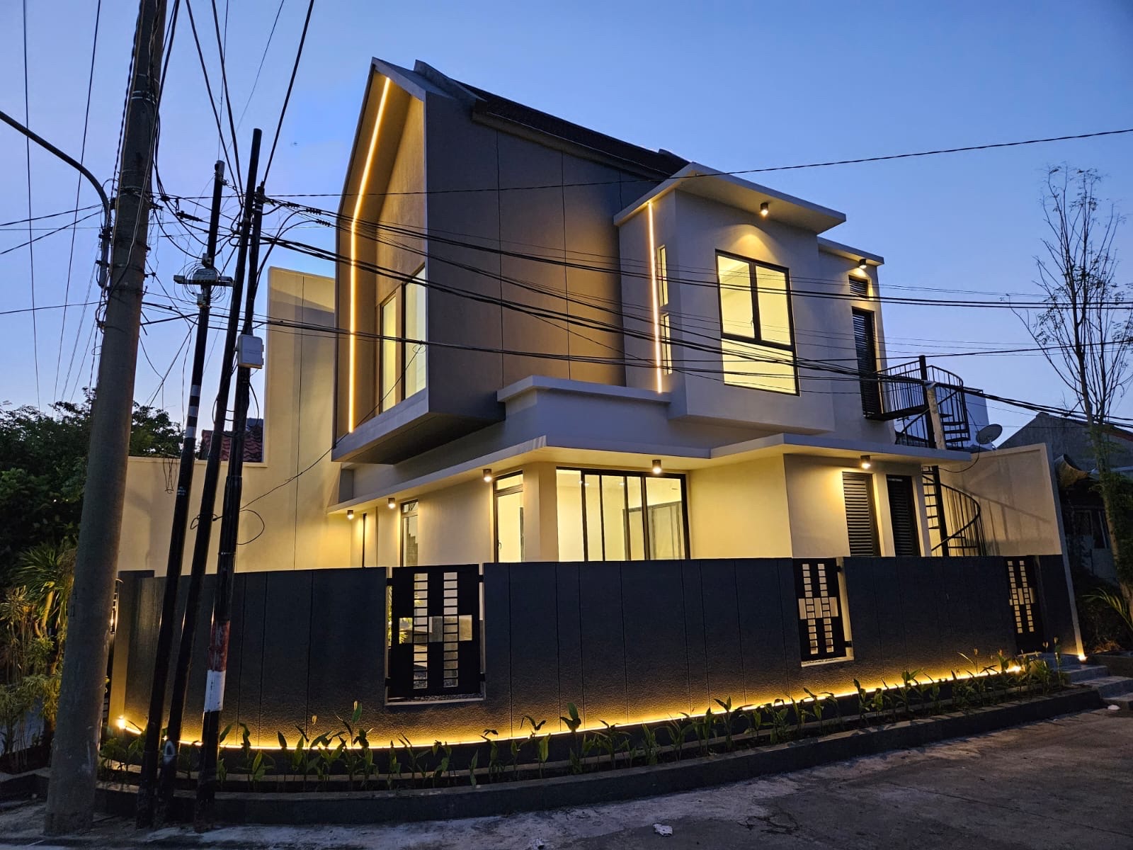 Dijual Rumah Hook Baru Gress Babatan Pantai - Dealkan