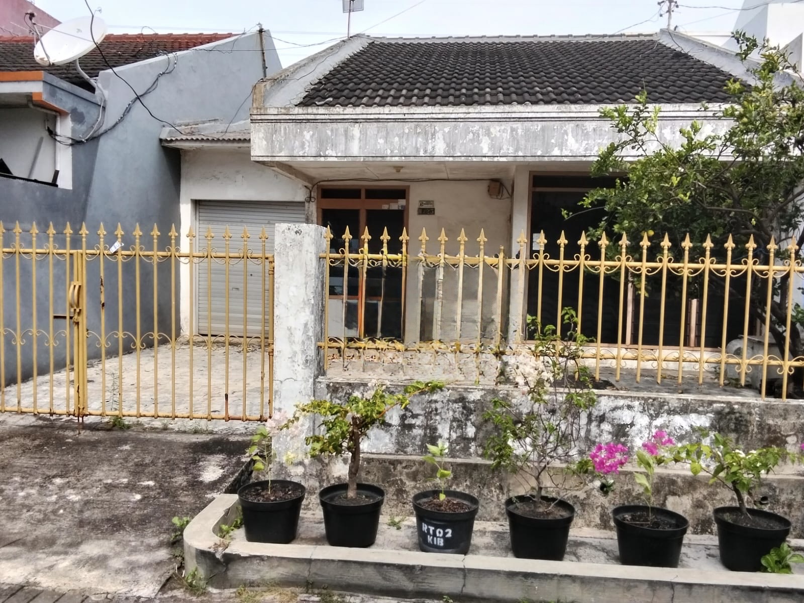 Rumah Hitung Tanah Kutisari Dijual - Dealkan
