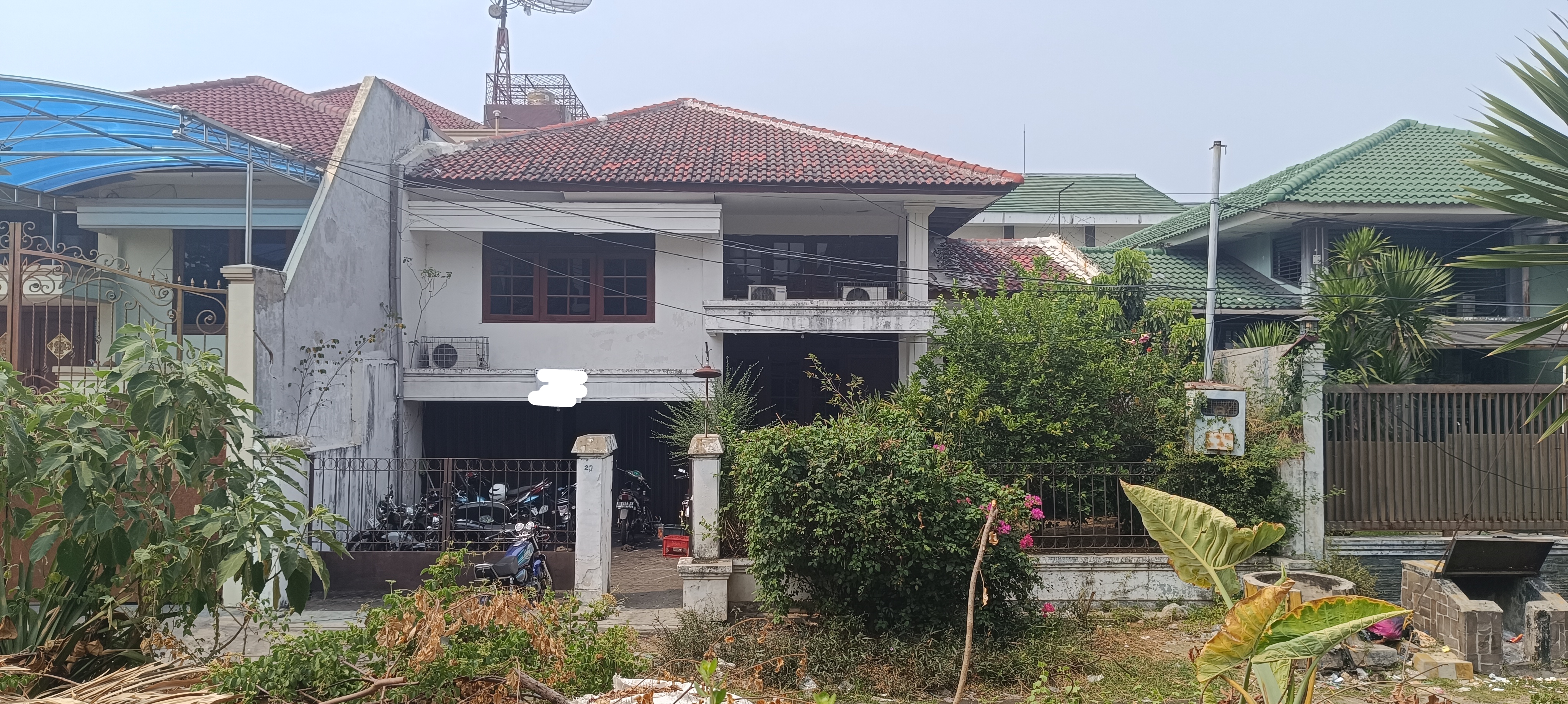 Rumah di Darmo Harapan 1,5 Lantai - Dealkan