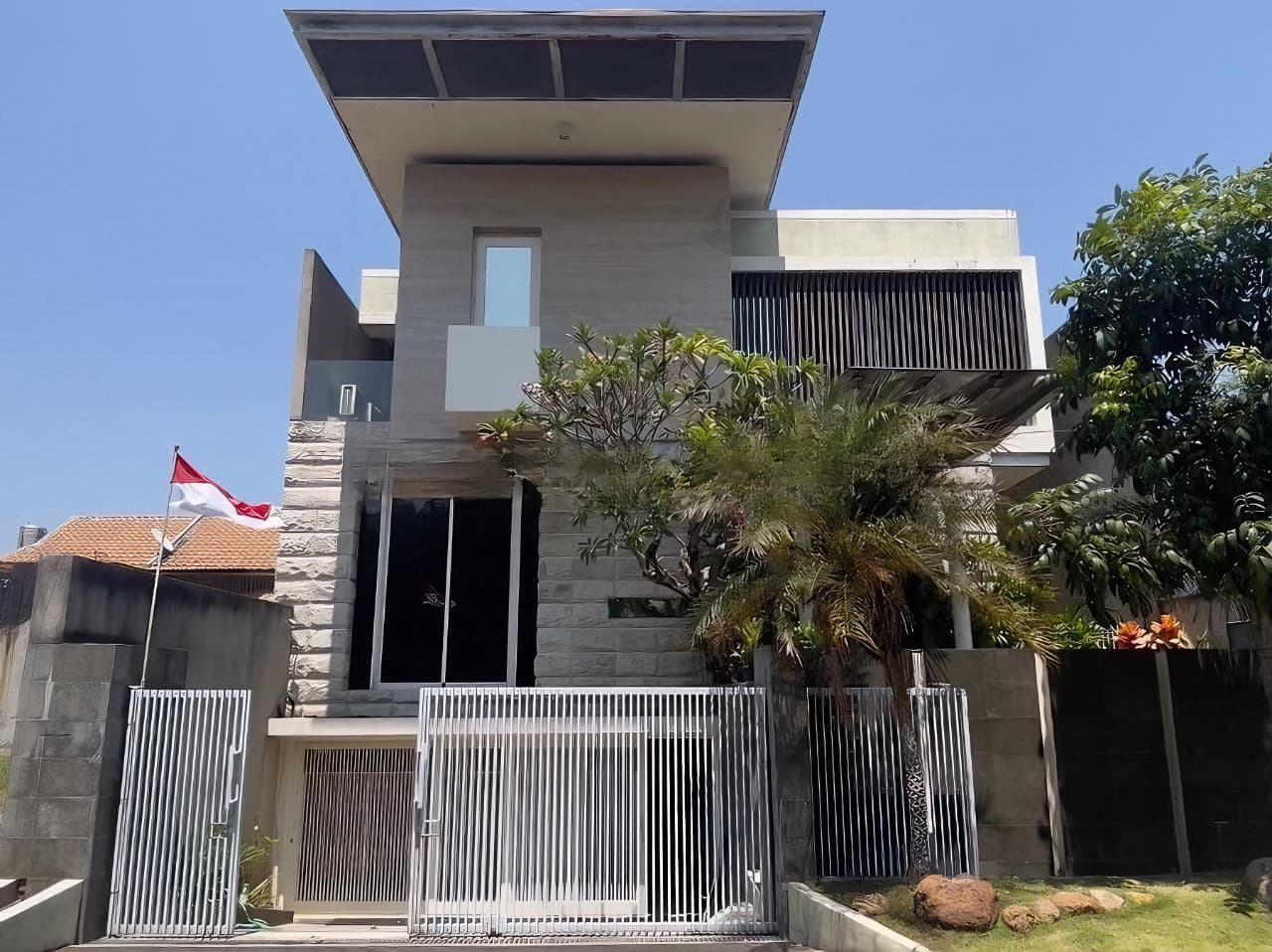 Graha Family, DI JUAL Rumah Mewah Full Furnished Siap Huni - Dealkan