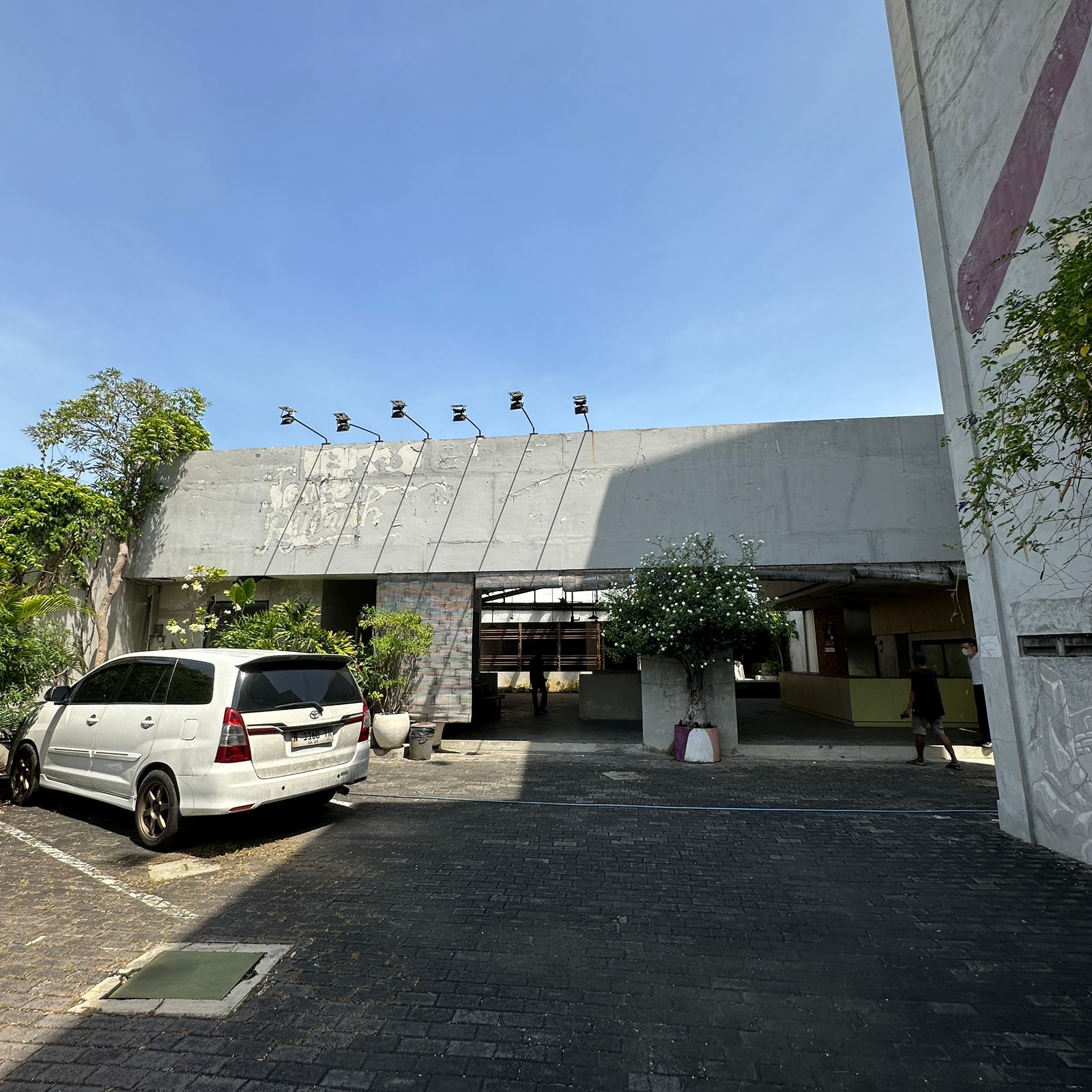 Gambar Kecil 1