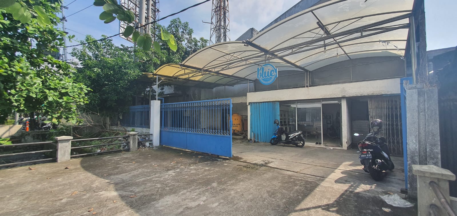 COCOK UNTUK USAHA! Dijual Rumah Raya Manyar Rejo, hook, luasan 400+ - Dealkan