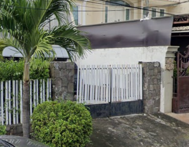 Zona Komersial Dijual Rumah Usaha di Raya Manyar Cocok untuk kos-kosan - Dealkan