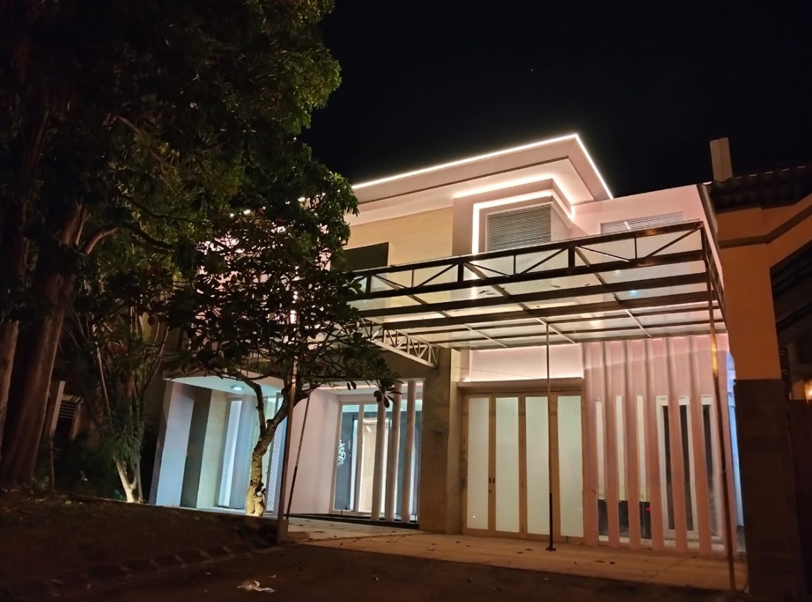 Rumah Pakuwon City Disewakan siap huni (full furnish) - Dealkan