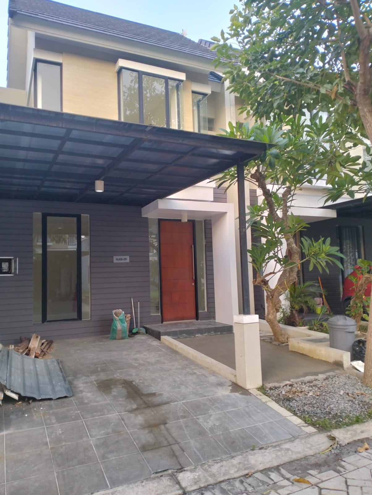 Disewakan Rumah 2 lantai Minimalis Northwest Central Kosongan - Dealkan