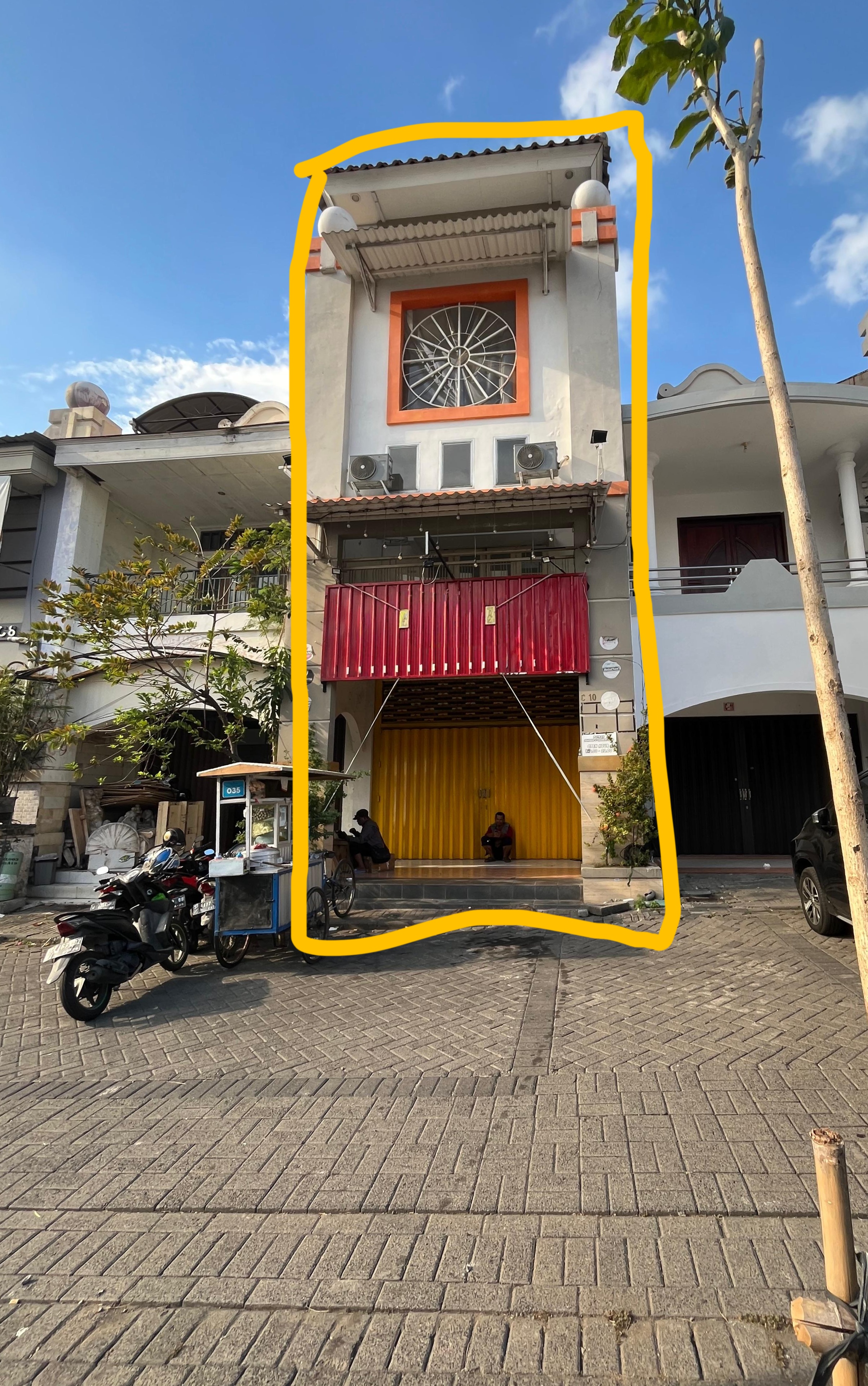 DISEWAKAN RUKO 2 SETENGAH LANTAI GWALK CITRALAND SURABAYA - Dealkan