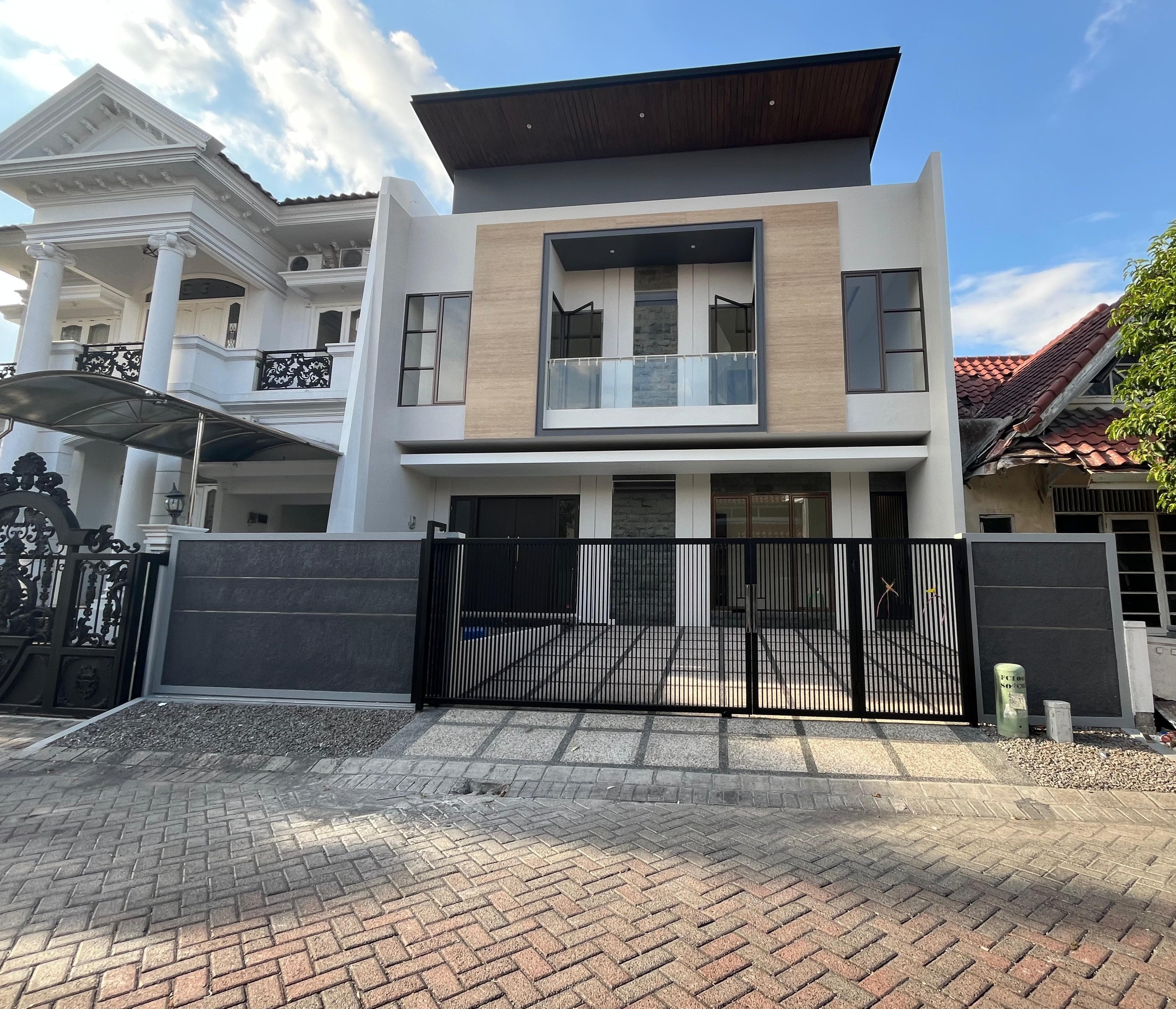 DIJUAL RUMAH 2 LANTAI MINIMALIS MODERN CITRALAND UTAMA CLUSTER INTERNATIONAL VILLAGE LANGKA - Dealkan