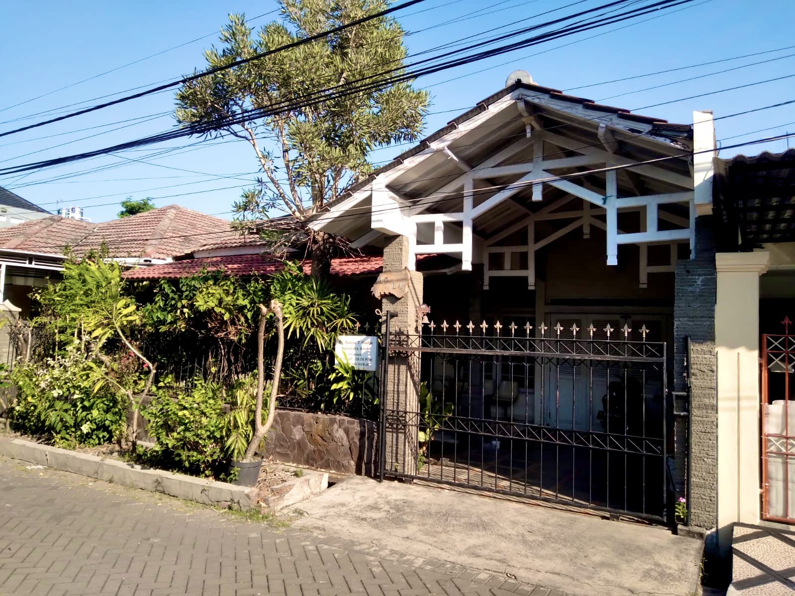 DIJUAL RUMAH MANYAR STYLE TEMPO DOELOE - Dealkan