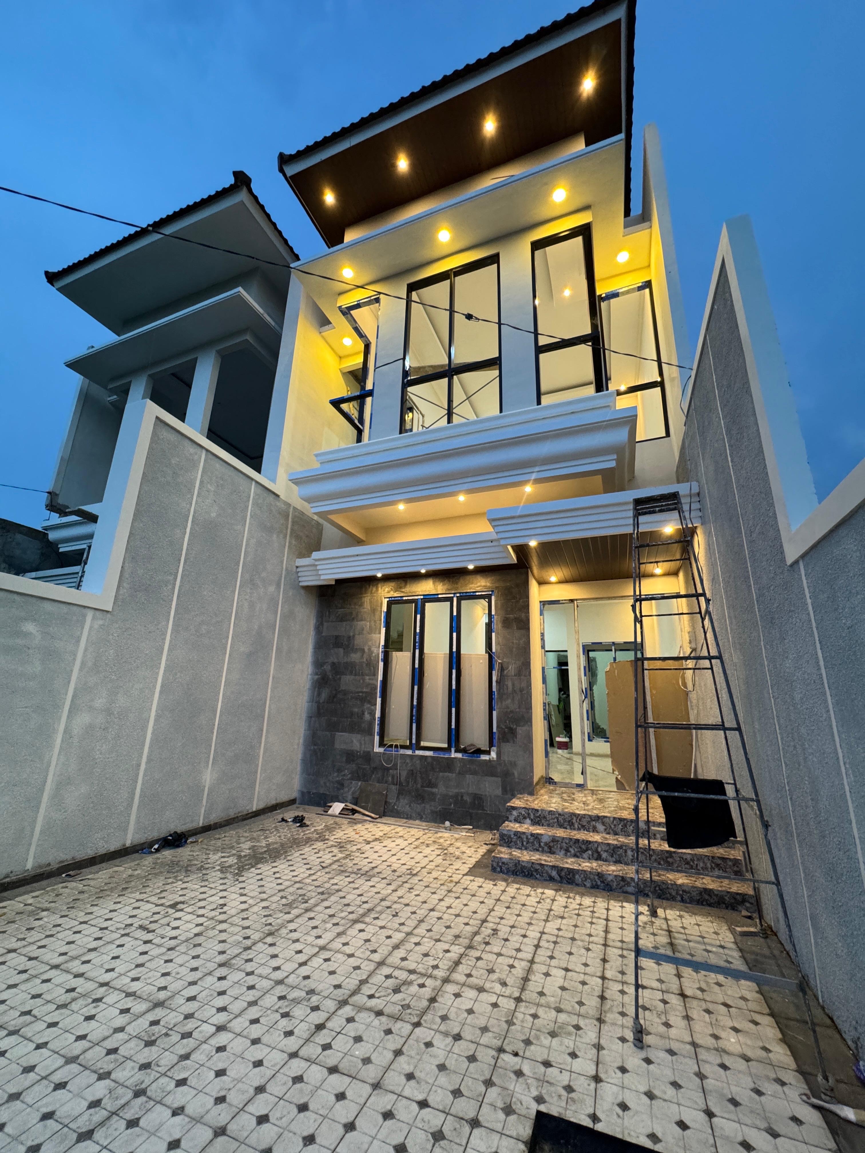 Rumah baru Greenlake Wonorejo dijual siap huni - Dealkan