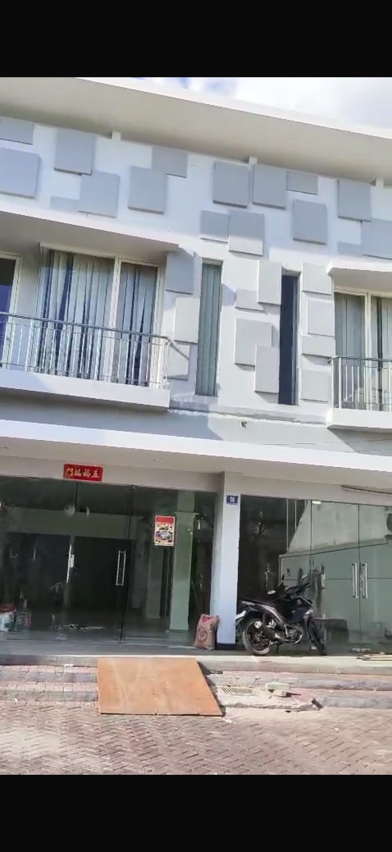 RUKO 3 JEJER DISEWAKAN CITRALAND UTAMA - Dealkan