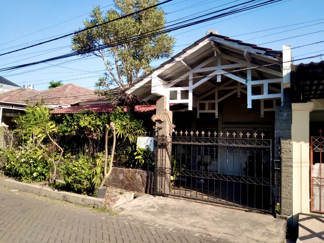 Dijual Rumah Manyar - Dealkan
