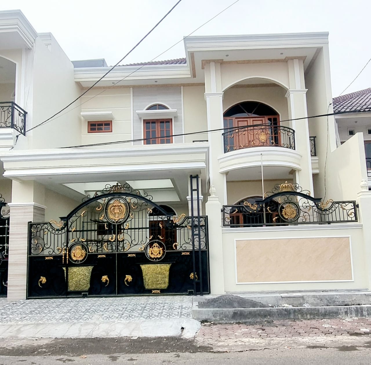 Dijual rumah Manyar - Dealkan