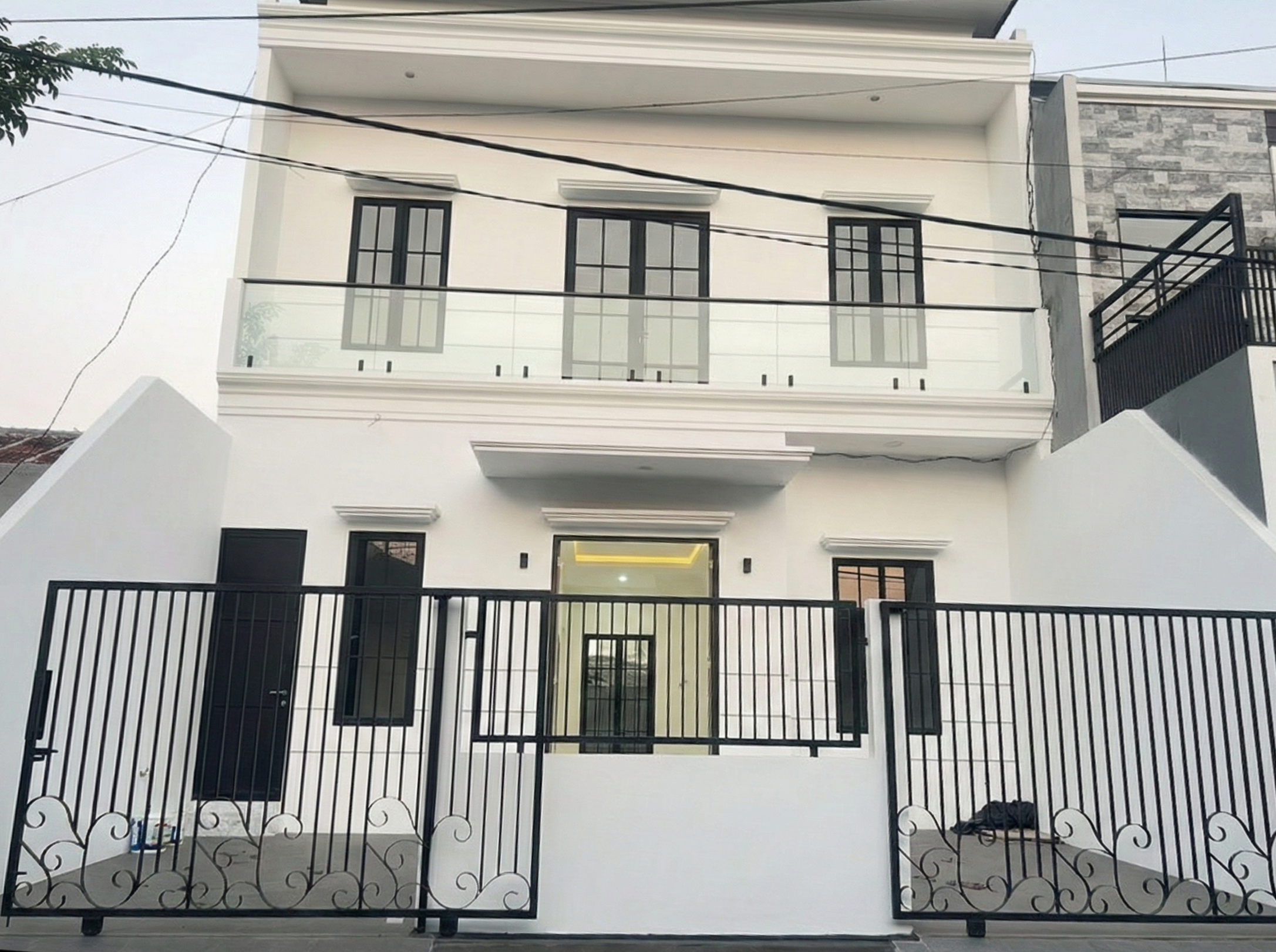 DIJUAL RUMAH MEWAH, BARU GRESS DAN LUAS BABATAN PANTAI - Dealkan