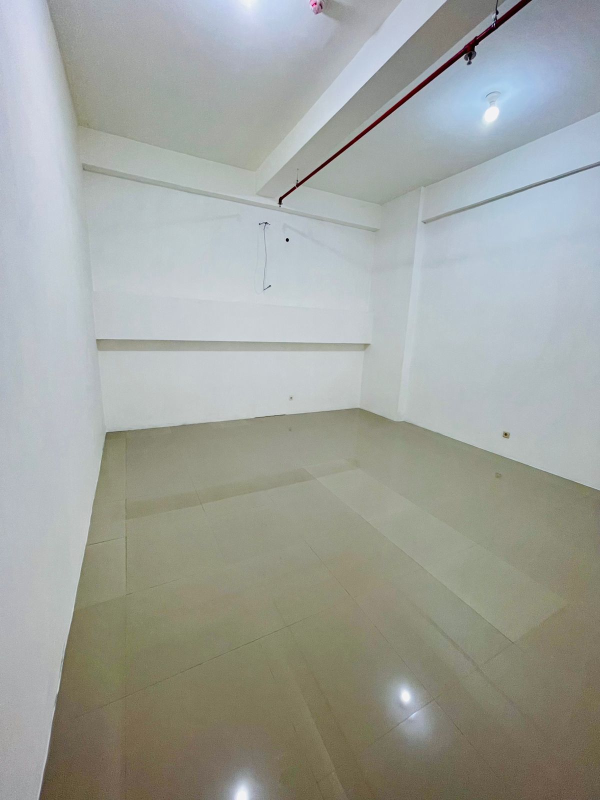 Kantor Gunawangsa Merr dijual, area ramai, under 600jt - Dealkan