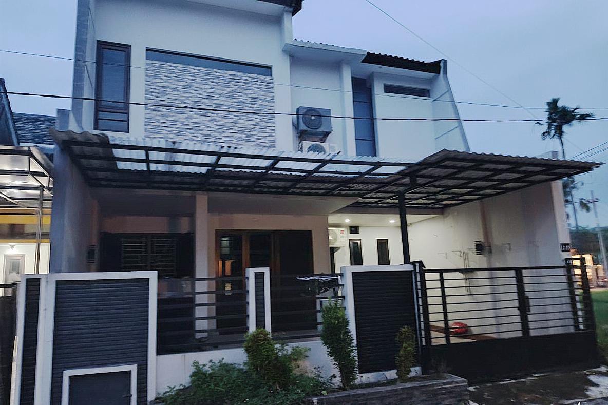 DISEWAKAN RUMAH BABATAN PANTAI SEMI FURNISHED - Dealkan