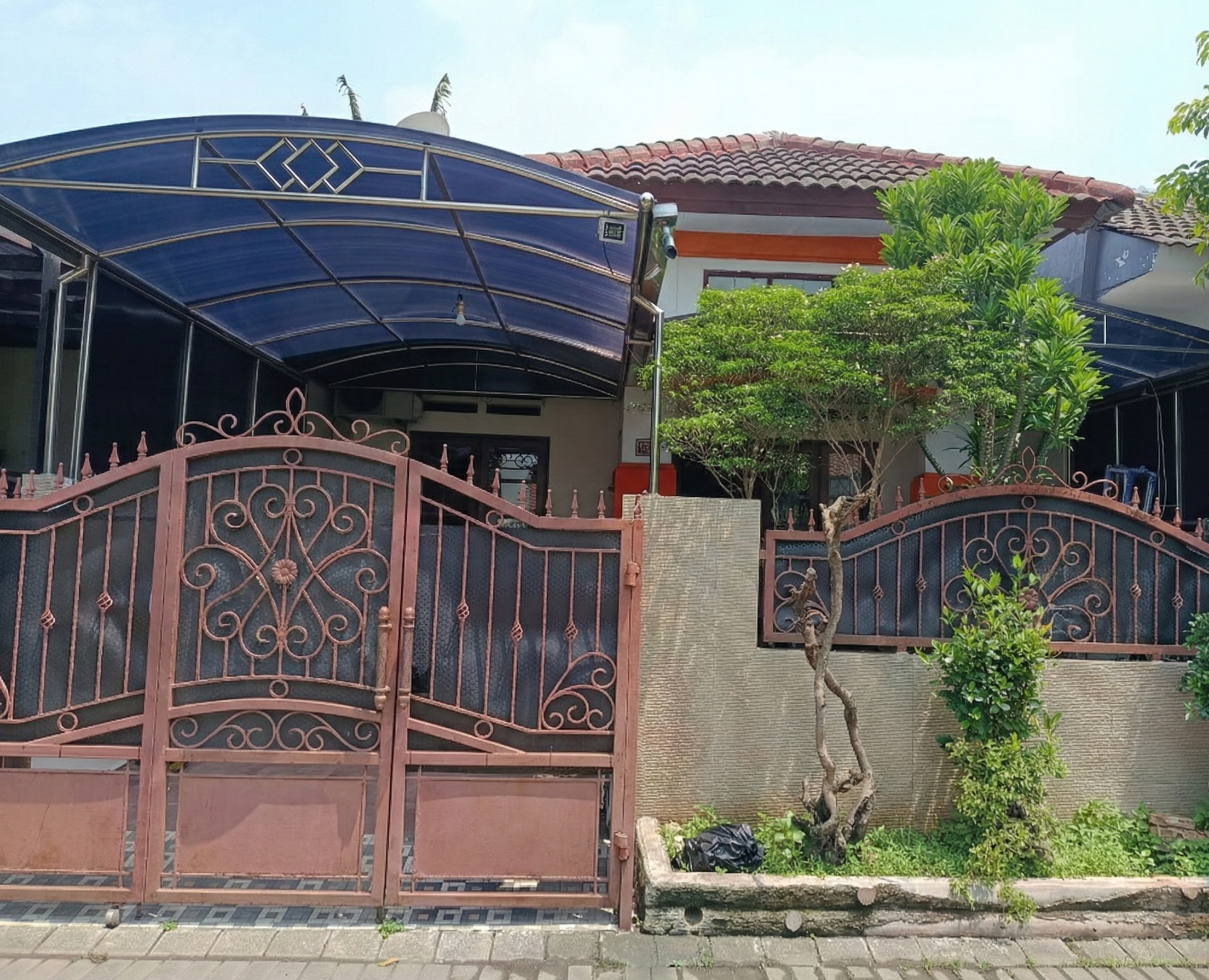 DIJUAL RUMAH MODERN MINIMALIS BUKIT PALMA SEMI FURNISHED - Dealkan