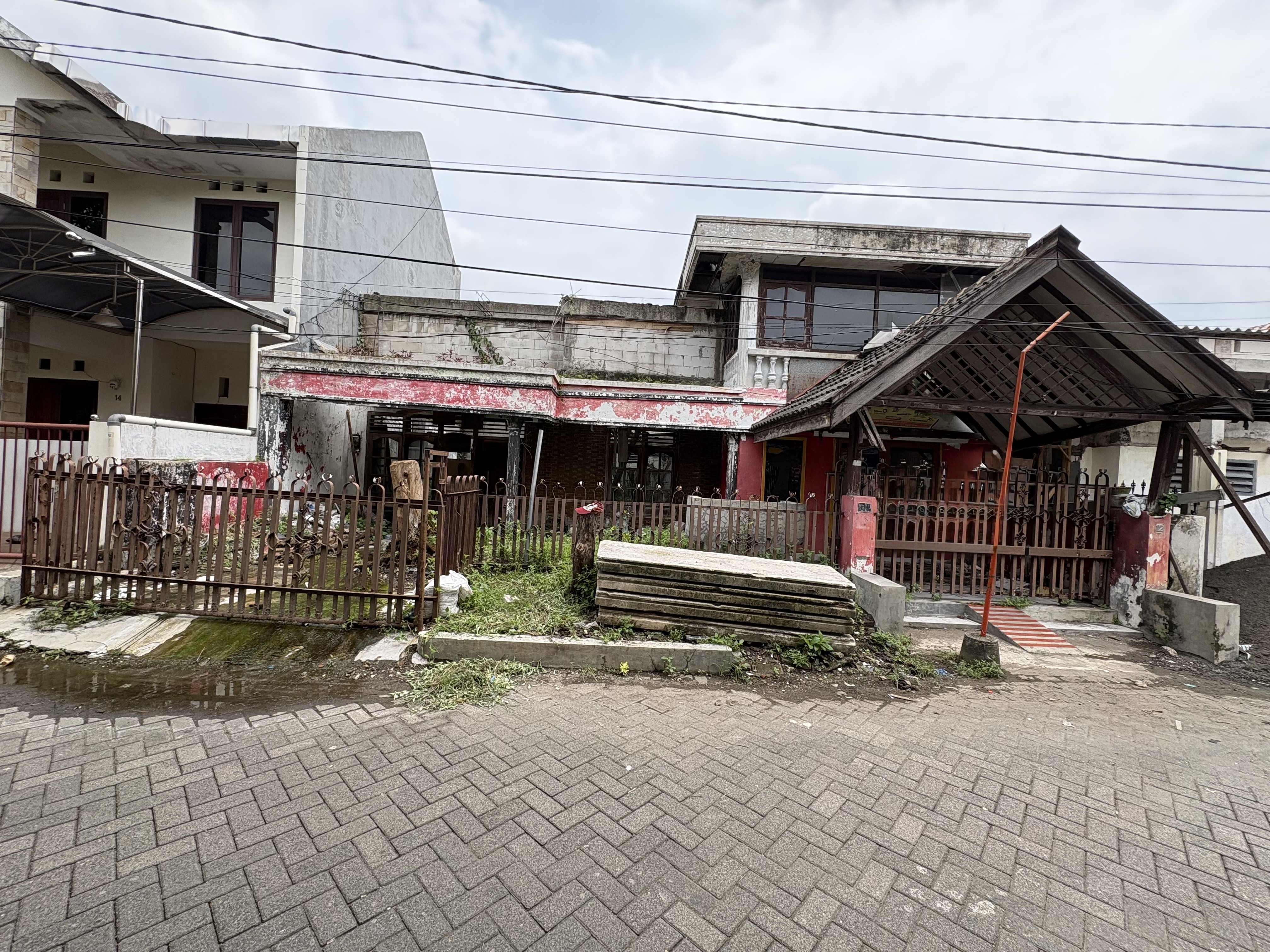 Dijual Rumah Hitung Tanah Rungkut Barata - Dealkan