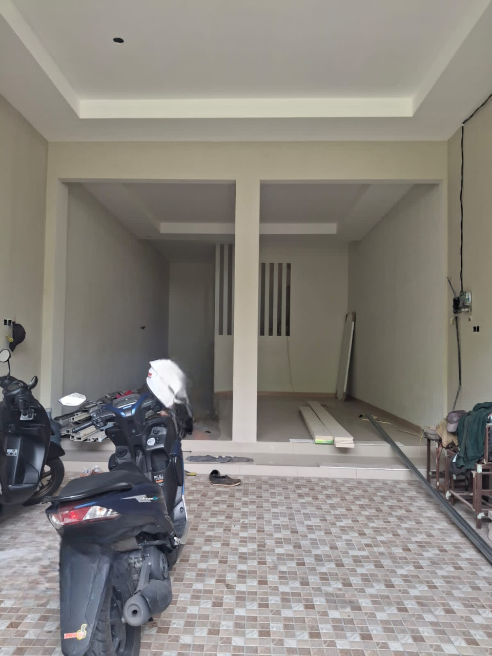 Dijual Rumah Usaha Baru 3 Lantai Di Raya Gunung Anyar - Dealkan
