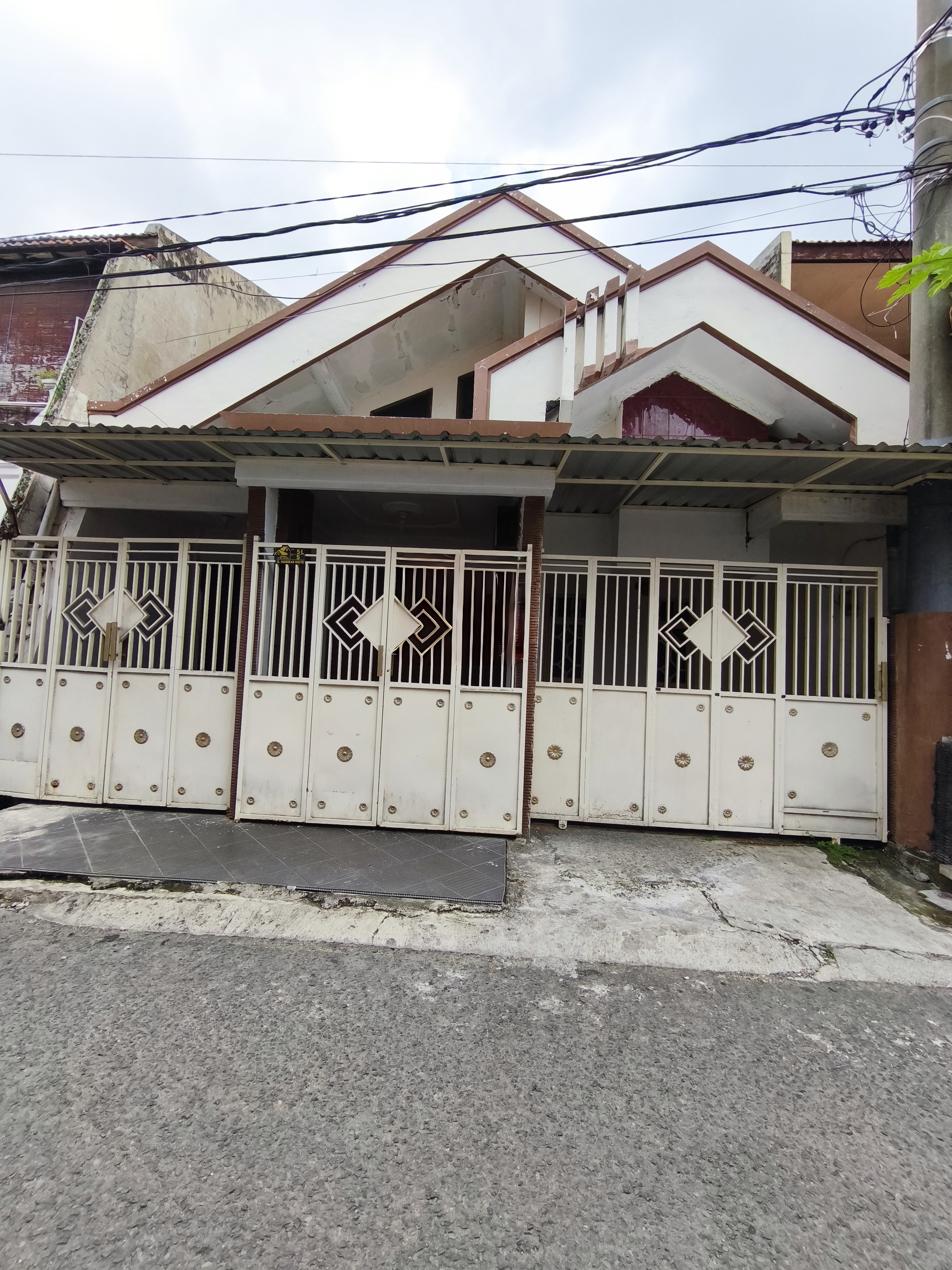 RUMAH MANUKAN, DISEWAKAN (MURAH) - Dealkan