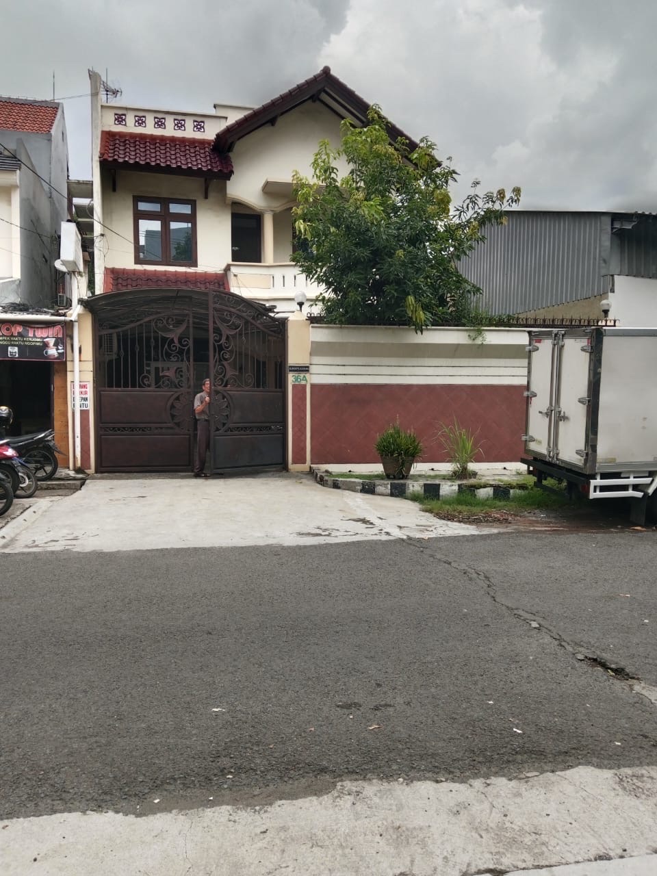 Dijual Rumah Full Furnish Di Jalan Genteng Dekat Grand City Lokasi Strategis - Dealkan