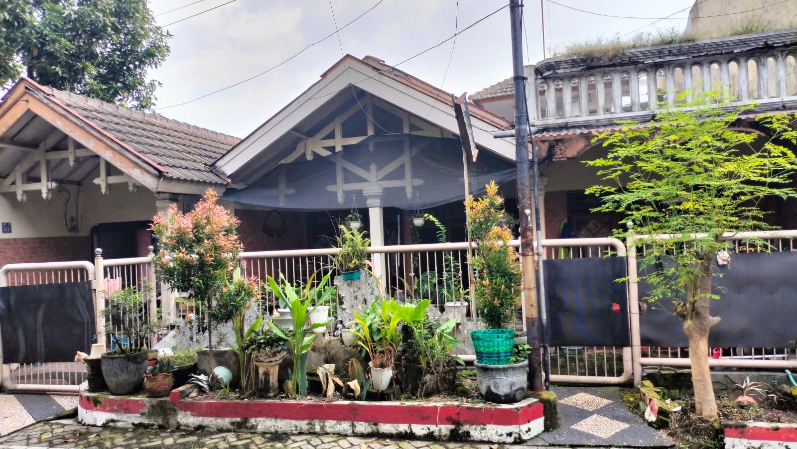 Dijual Rumah Babatan Wiyung SHM 2 Lantai - Dealkan
