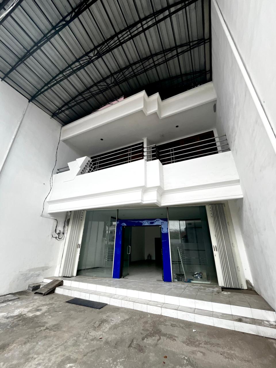 Ruko Bratang Gede Disewakan, area ramai, cocok untuk usaha - Dealkan