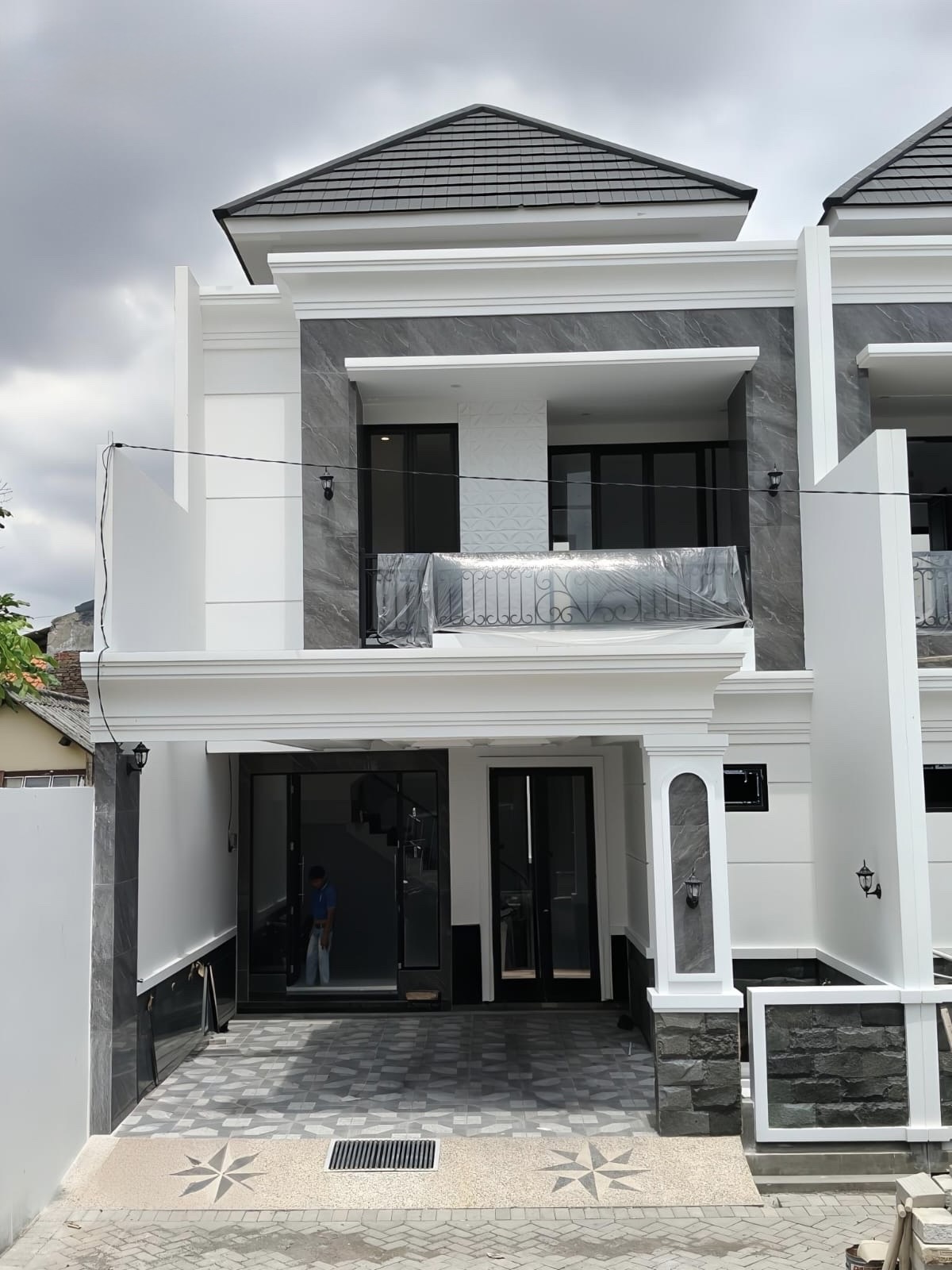Dijual Rumah Mewah American Classic Style, Araya 2 - Dealkan