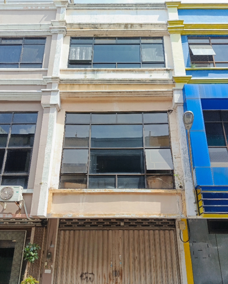 JUAL / SEWA RUKO 3 LANTAI, LOKASI STRATEGIS - Dealkan