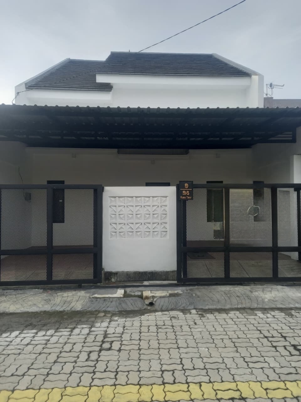 Dijual Rumah Baru Gress, Wiguna Timur - Dealkan