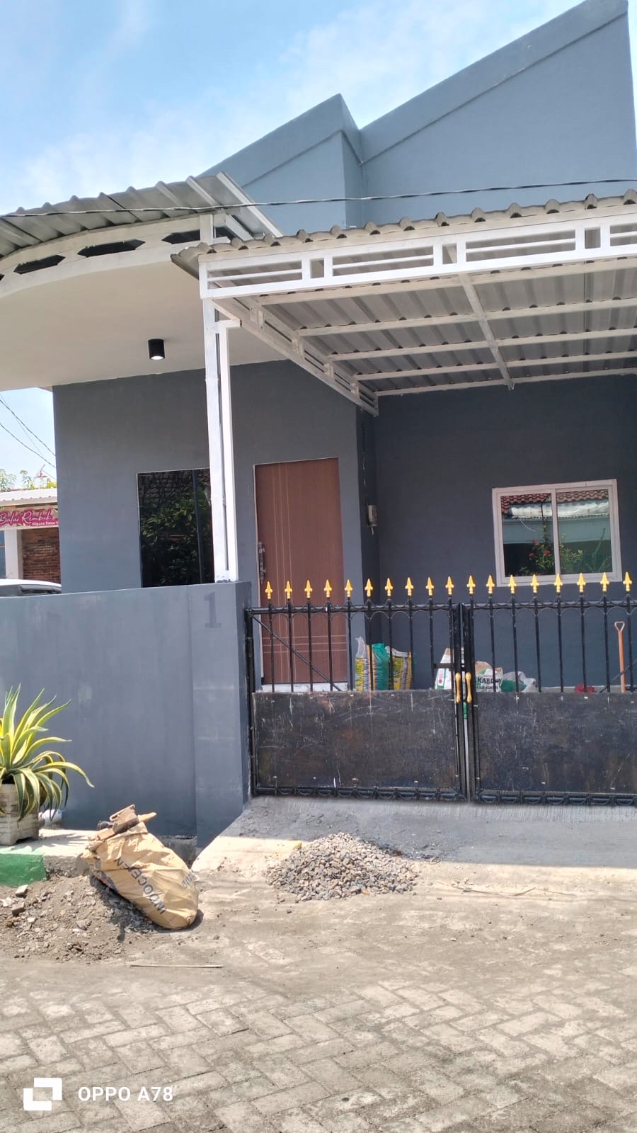 Disewakan Rumah Siap Huni, Wiguna Timur - Dealkan