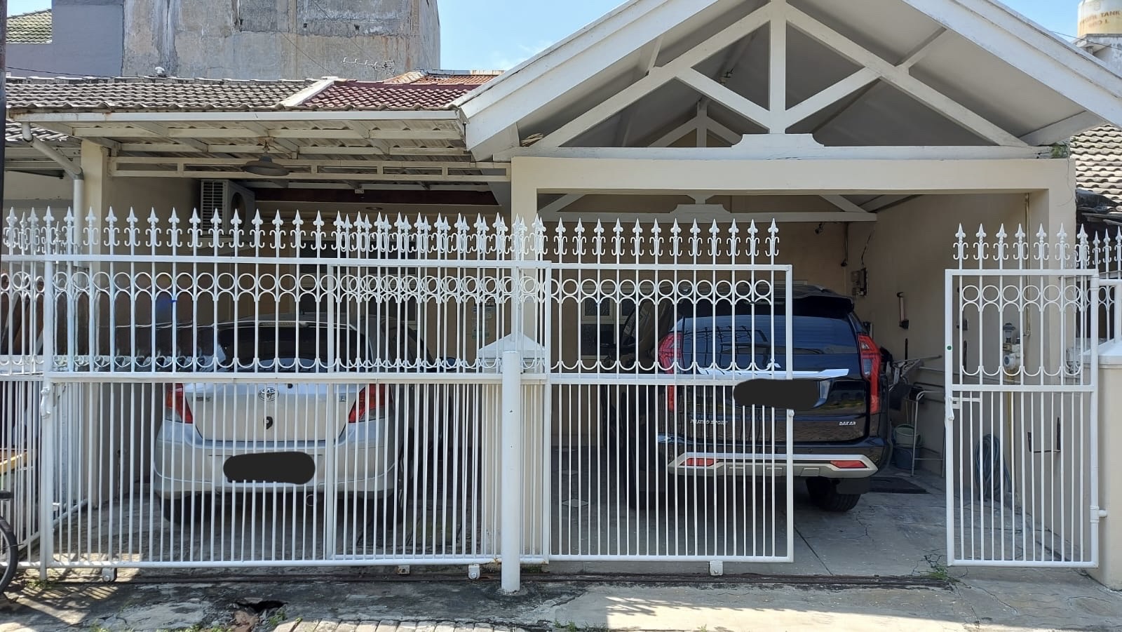 Dijual Rumah Siap Huni, Penjaringan Sari - Dealkan