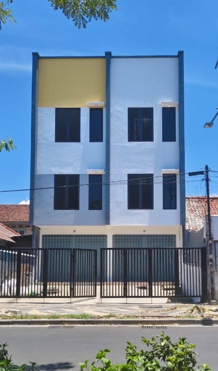 Ruko Tambaksari, 3 lt siap huni 0Jalan, area ramai - Dealkan
