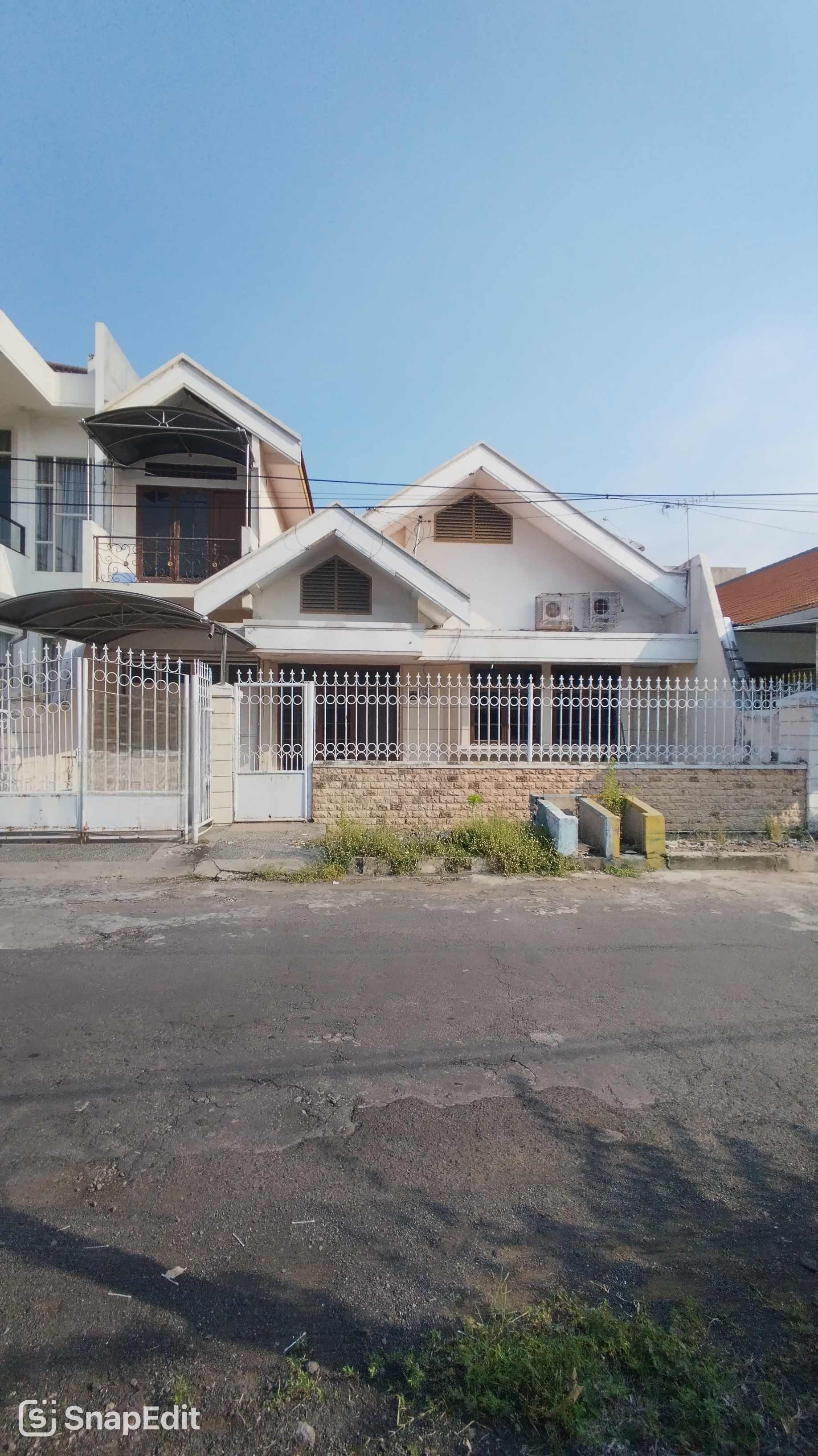 RUMAH DHARMAHUSADA INDAH UTARA BAGUS TERAWAT DEKAT KERTAJAYA, ARAYA, MANYAR - Dealkan