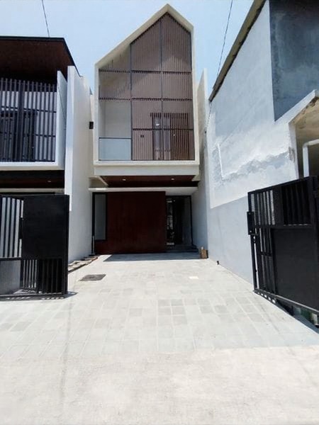 RUMAH BARUK UTARA BARU GRESS DEKAT MERR, NIRWANA EKSEKUTIF, RUNGKUT - Dealkan