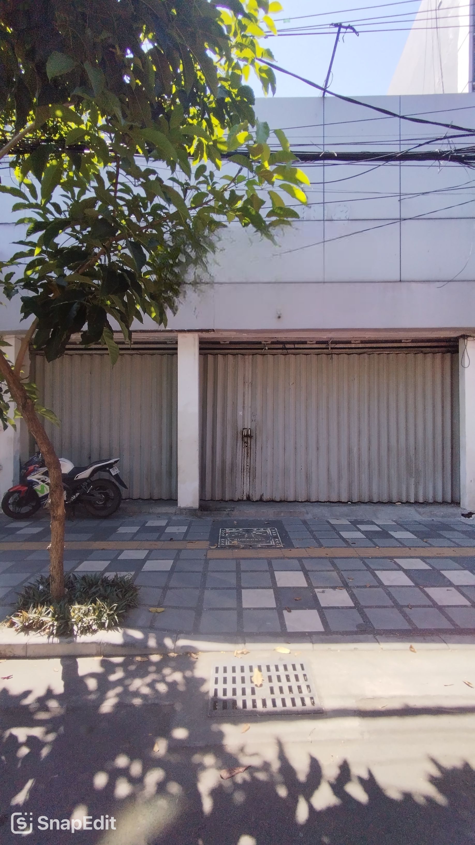 RUKO 1,5 LANTAI DI RAYA DHARMAHUSADA SIAP PAKAI - Dealkan