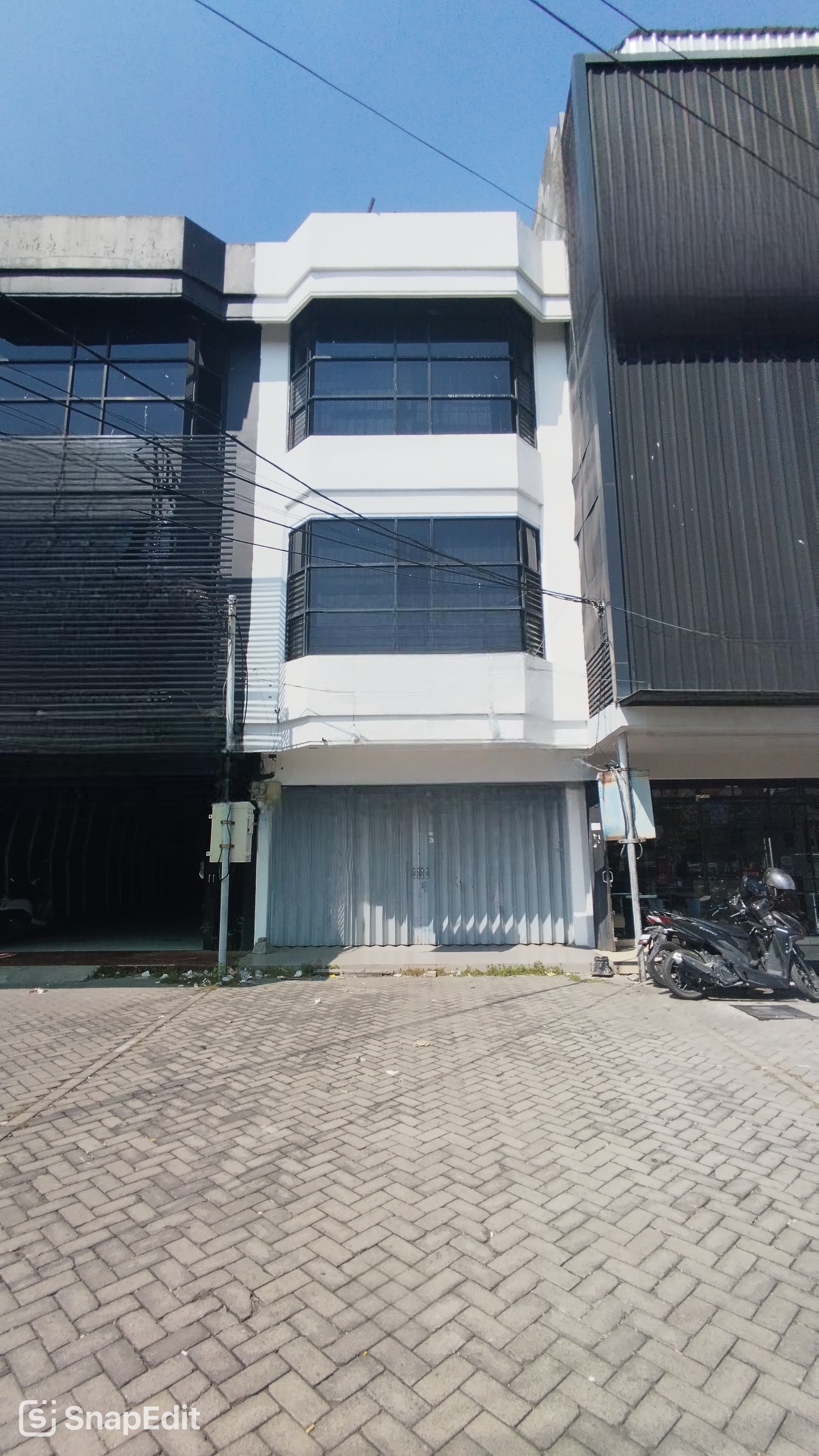 RUKO 3 LANTAI NOL JALAN RAYA WIYUNG SIAP PAKAI - Dealkan